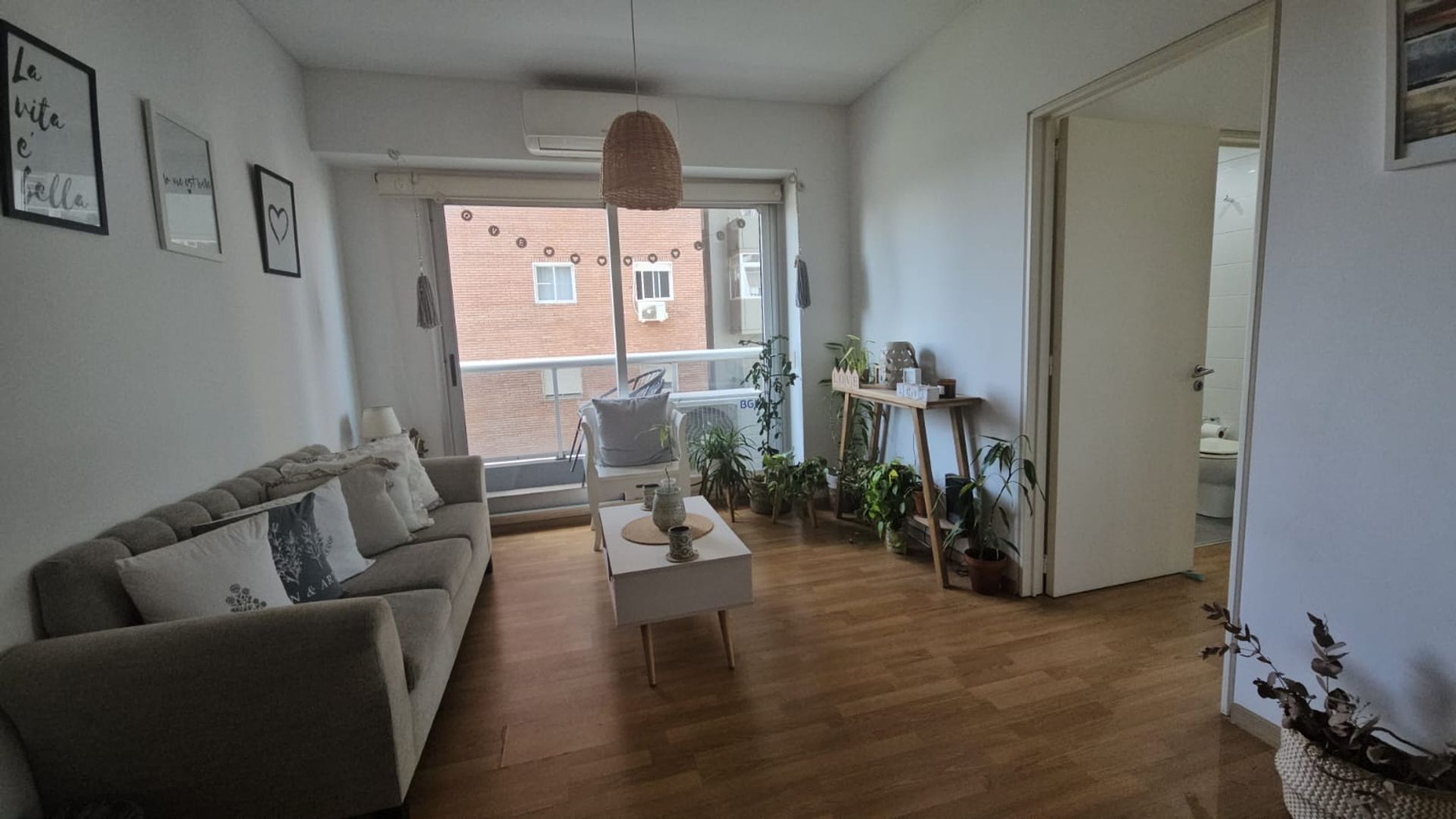 2-room apartment with garage for rent. Florida