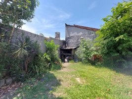 House for sale, 4 rooms, large garden, needs renovation