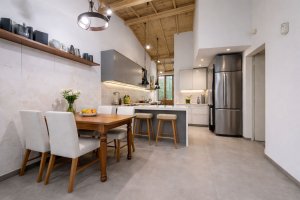 House for sale, 4 rooms, large garden, needs renovation