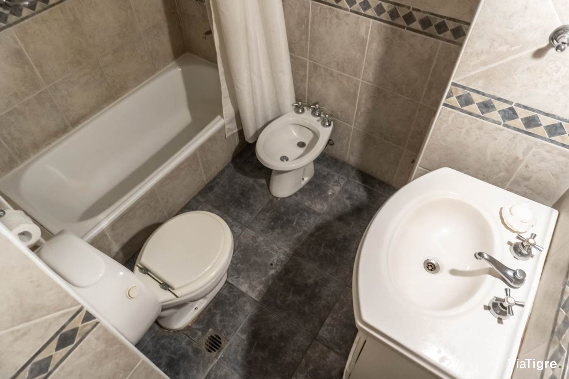 Venta Dto 4 ambientes dependencia cochera baulera