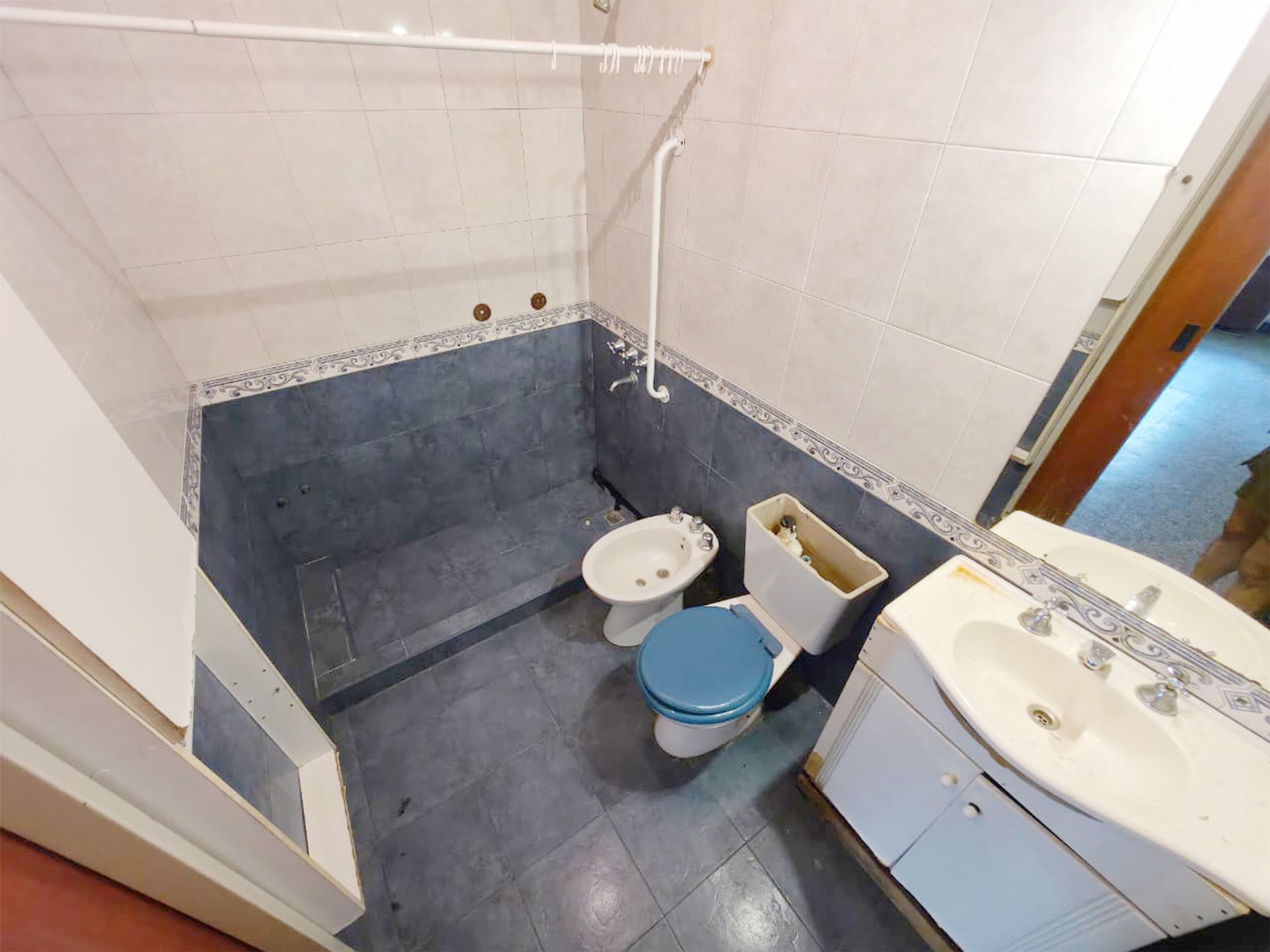 CASA A RECICLAR VICENTE LÓPEZ(2 phs)143 M2.TERRAZA