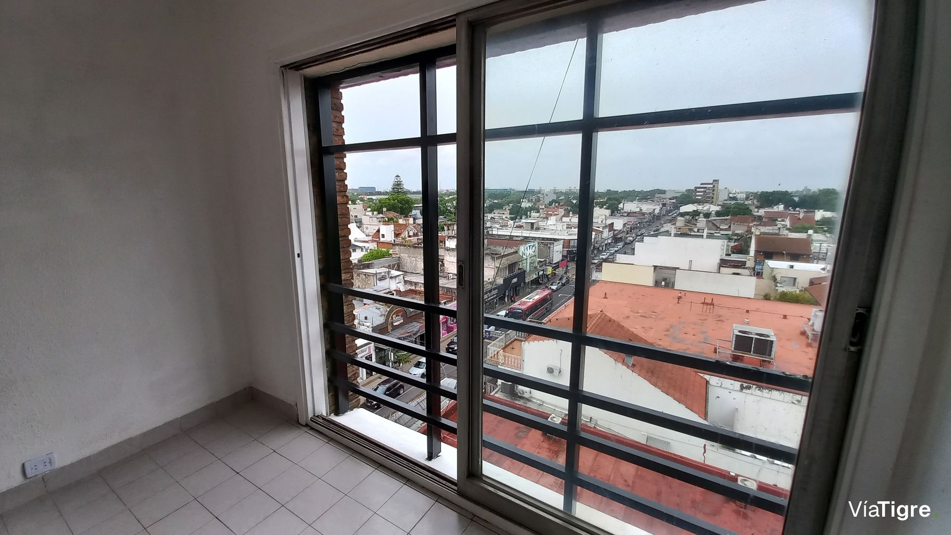 VENTA Depto. 3 Amb.+Escritorio 5º Piso Fte. Munro
