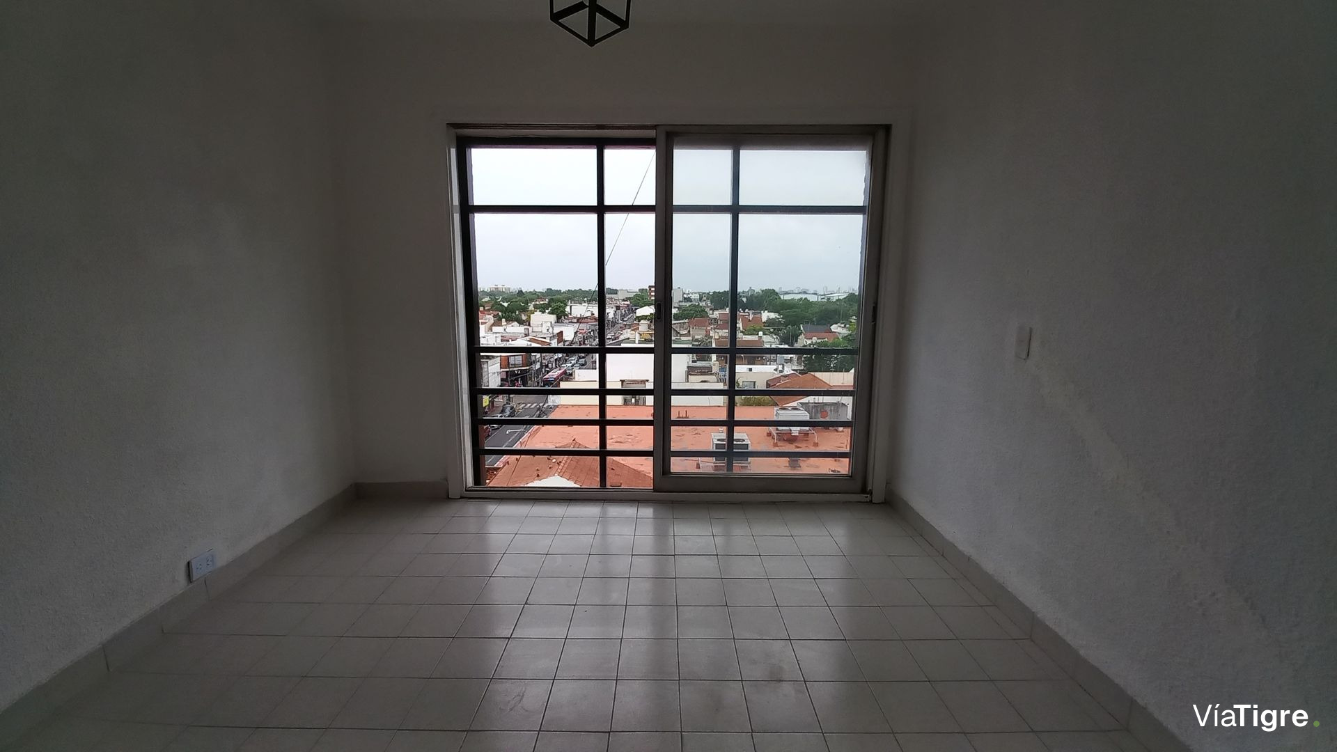 VENTA Depto. 3 Amb.+Escritorio 5º Piso Fte. Munro