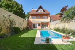 House for Sale 5 Rooms La Lucila Beautiful Backyard and Pool