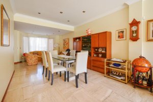 House for Sale 5 Rooms La Lucila Beautiful Backyard and Pool