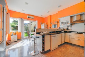 House for Sale 5 Rooms La Lucila Beautiful Backyard and Pool