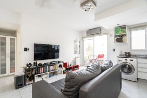 Beautiful 2-room furnished apartment with covered parking. Amenities. San Fer