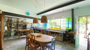 House for Sale - Martinez - 5 Rooms, Garden, Pool, Garage