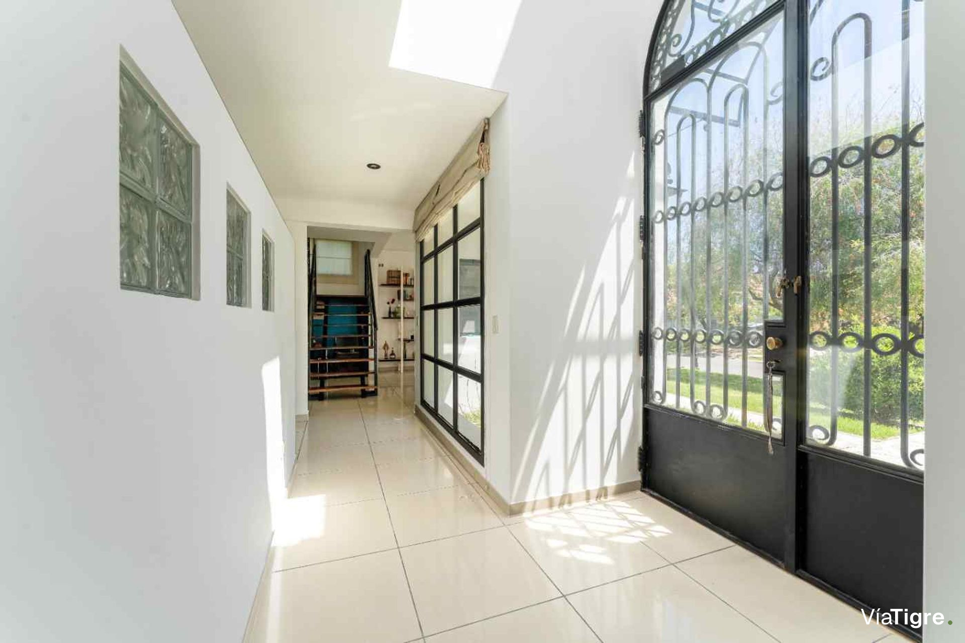 Venta . Casa - 5 Amb. B°. Santa Clara - Tigre