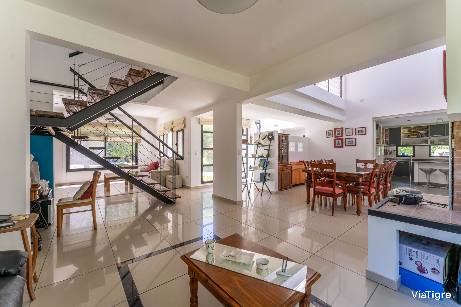 Venta . Casa - 5 Amb. B°. Santa Clara - Tigre
