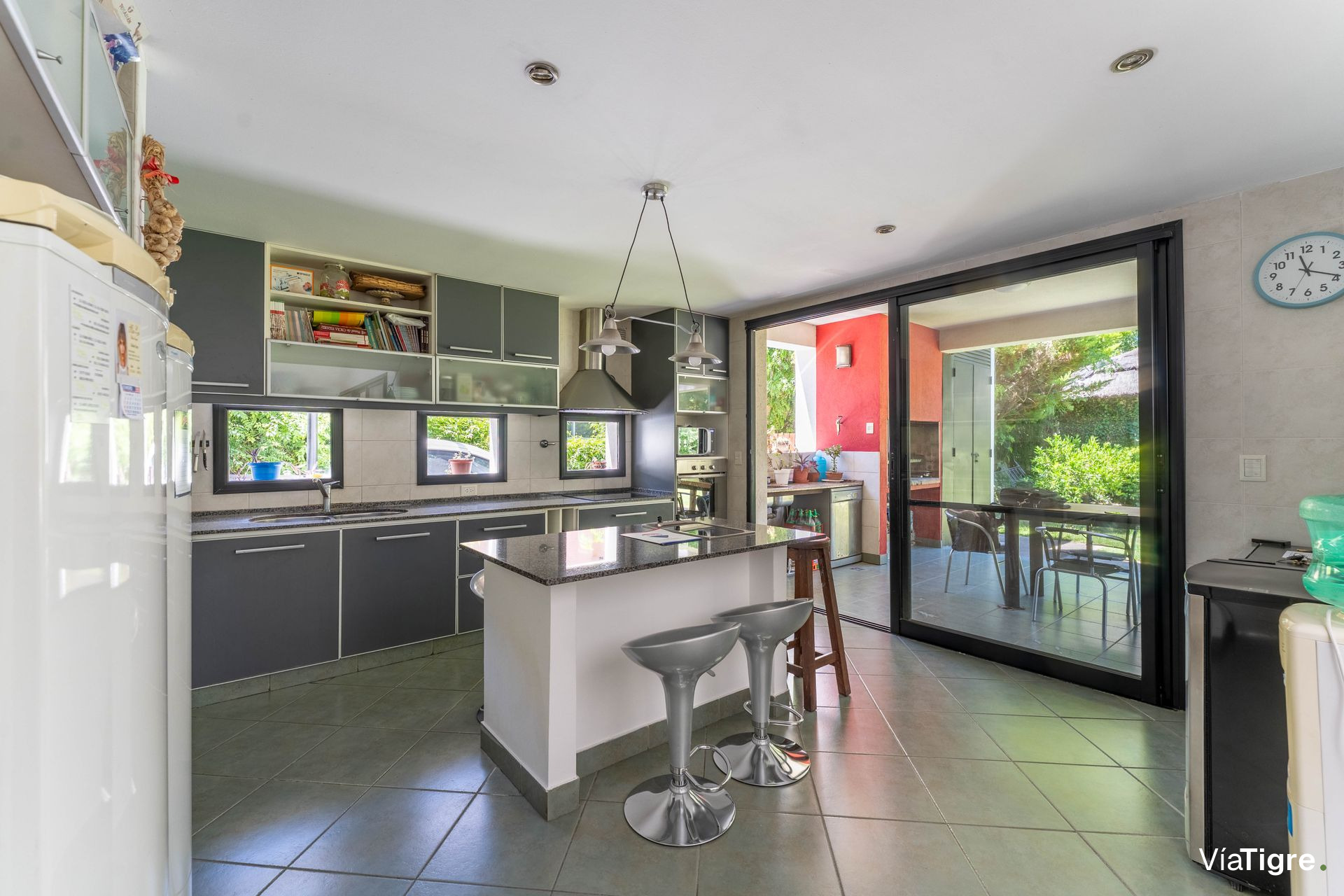 Venta . Casa - 5 Amb. B°. Santa Clara - Tigre