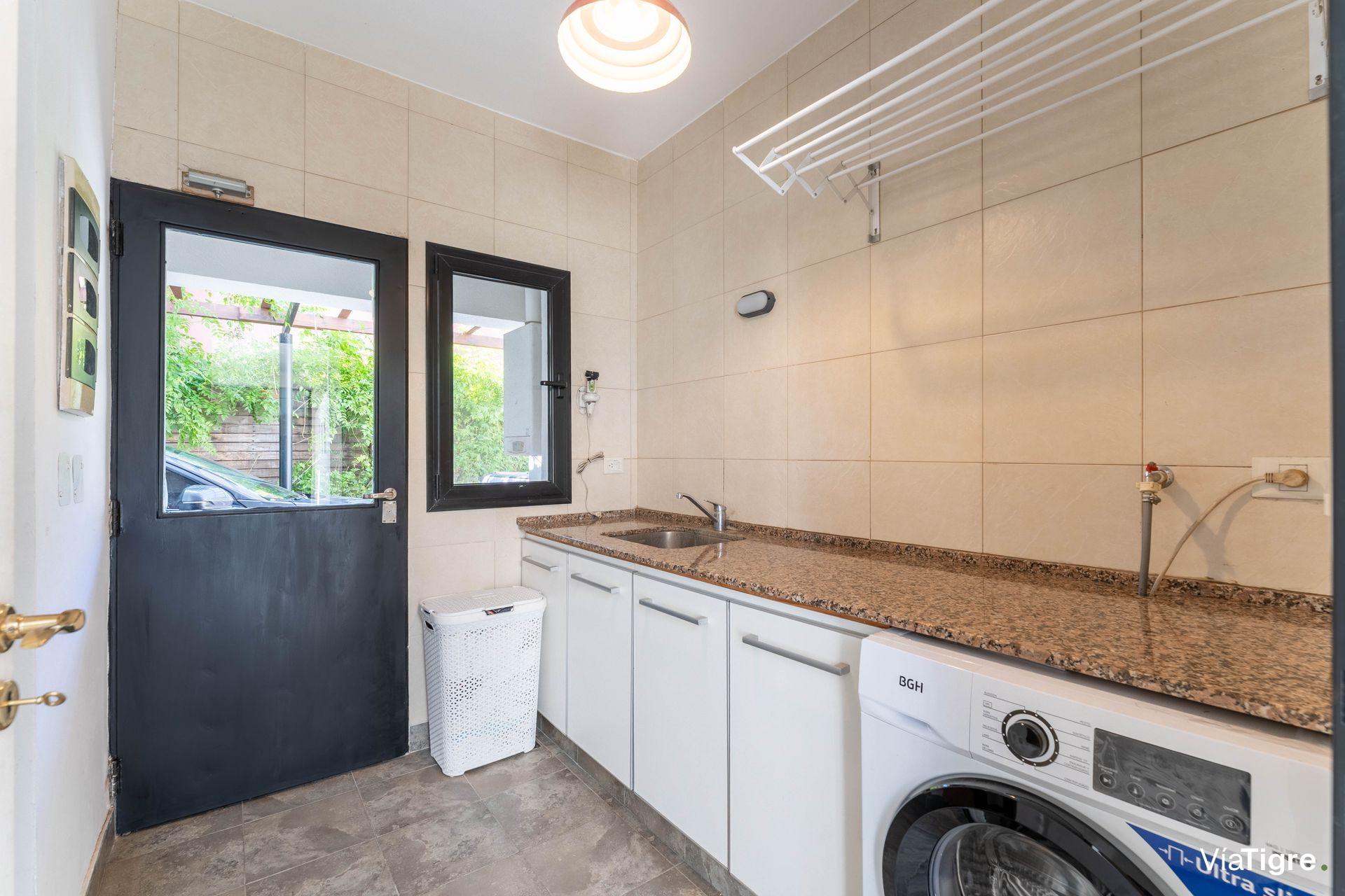 Venta . Casa - 5 Amb. B°. Santa Clara - Tigre