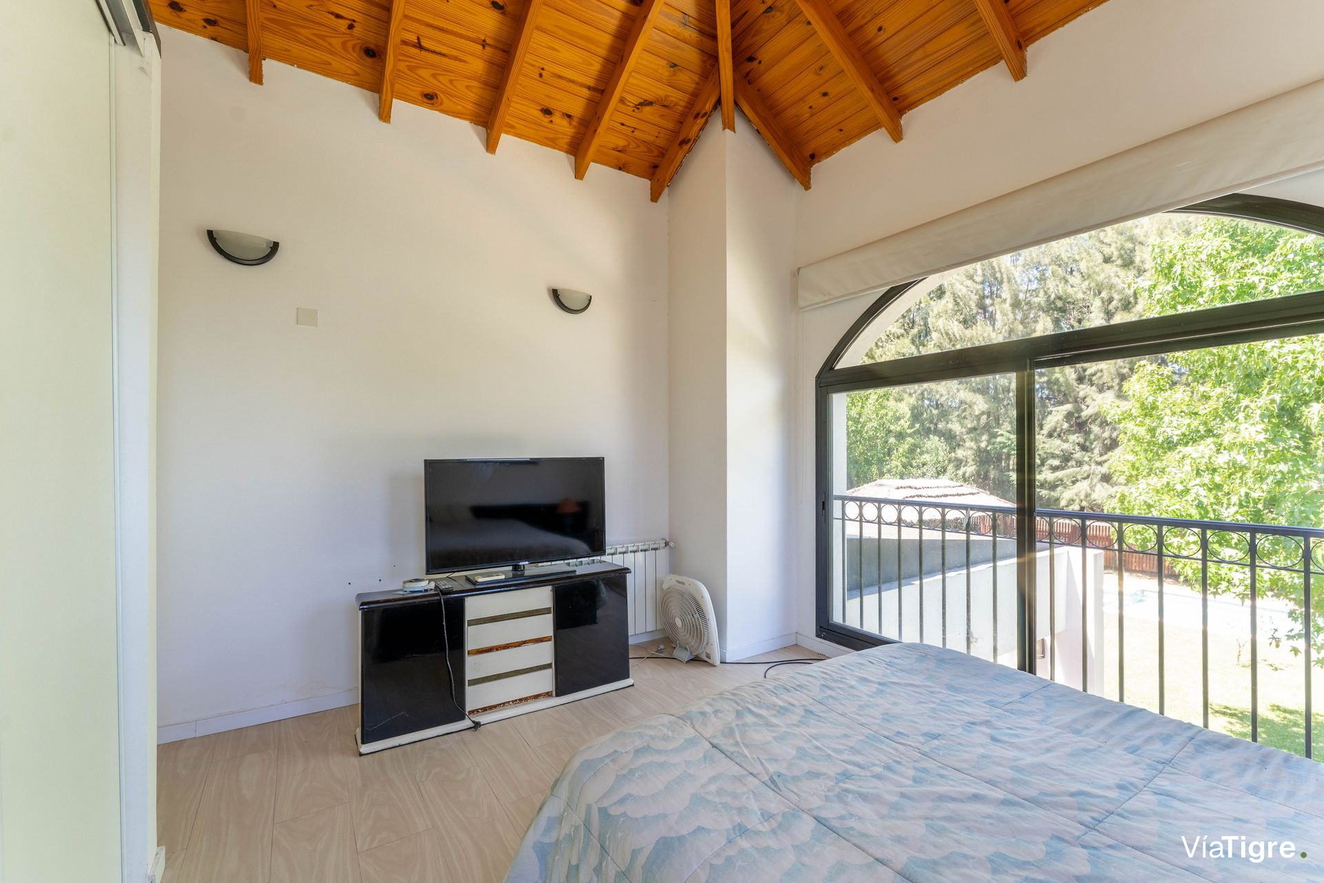 Venta . Casa - 5 Amb. B°. Santa Clara - Tigre