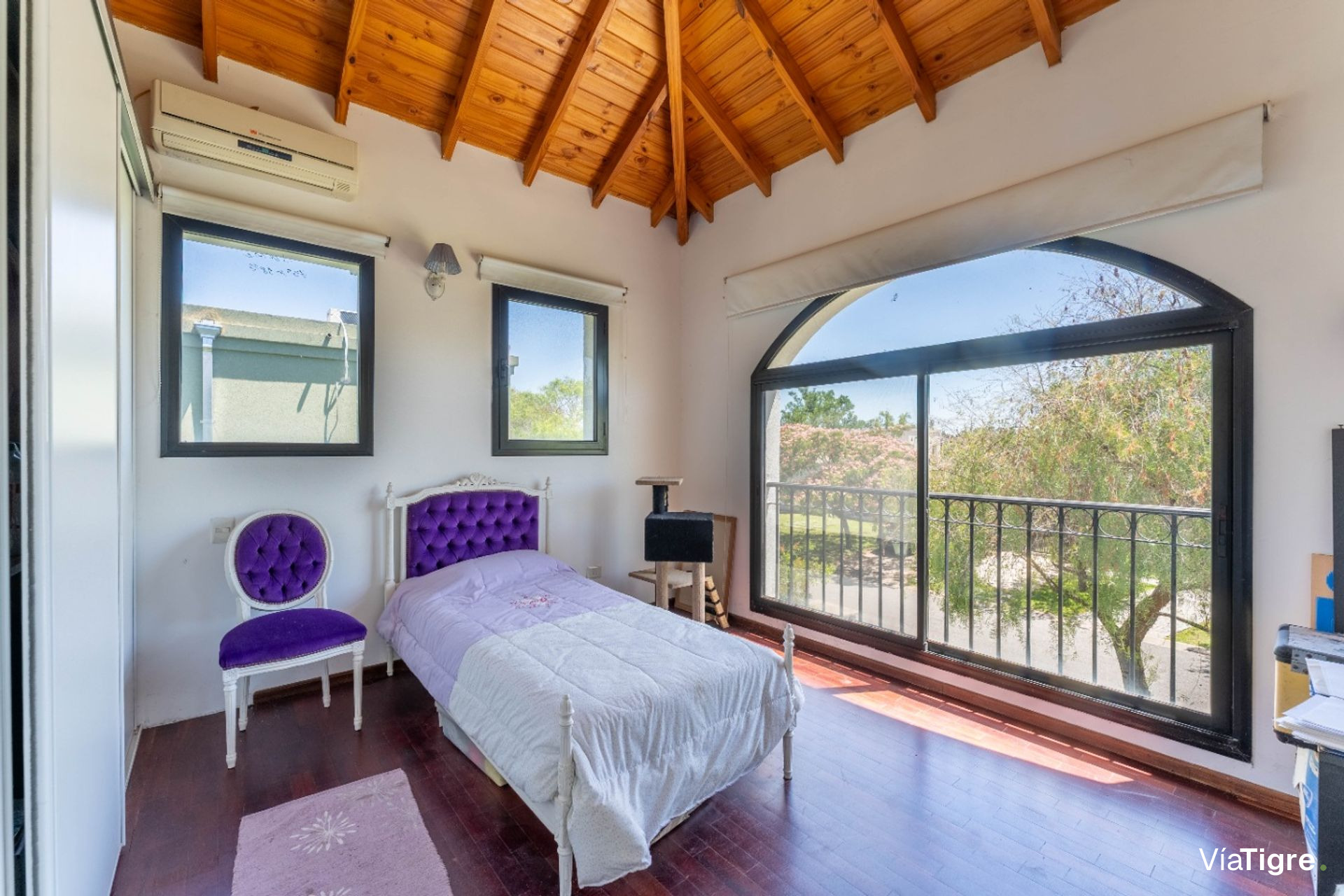 Venta . Casa - 5 Amb. B°. Santa Clara - Tigre