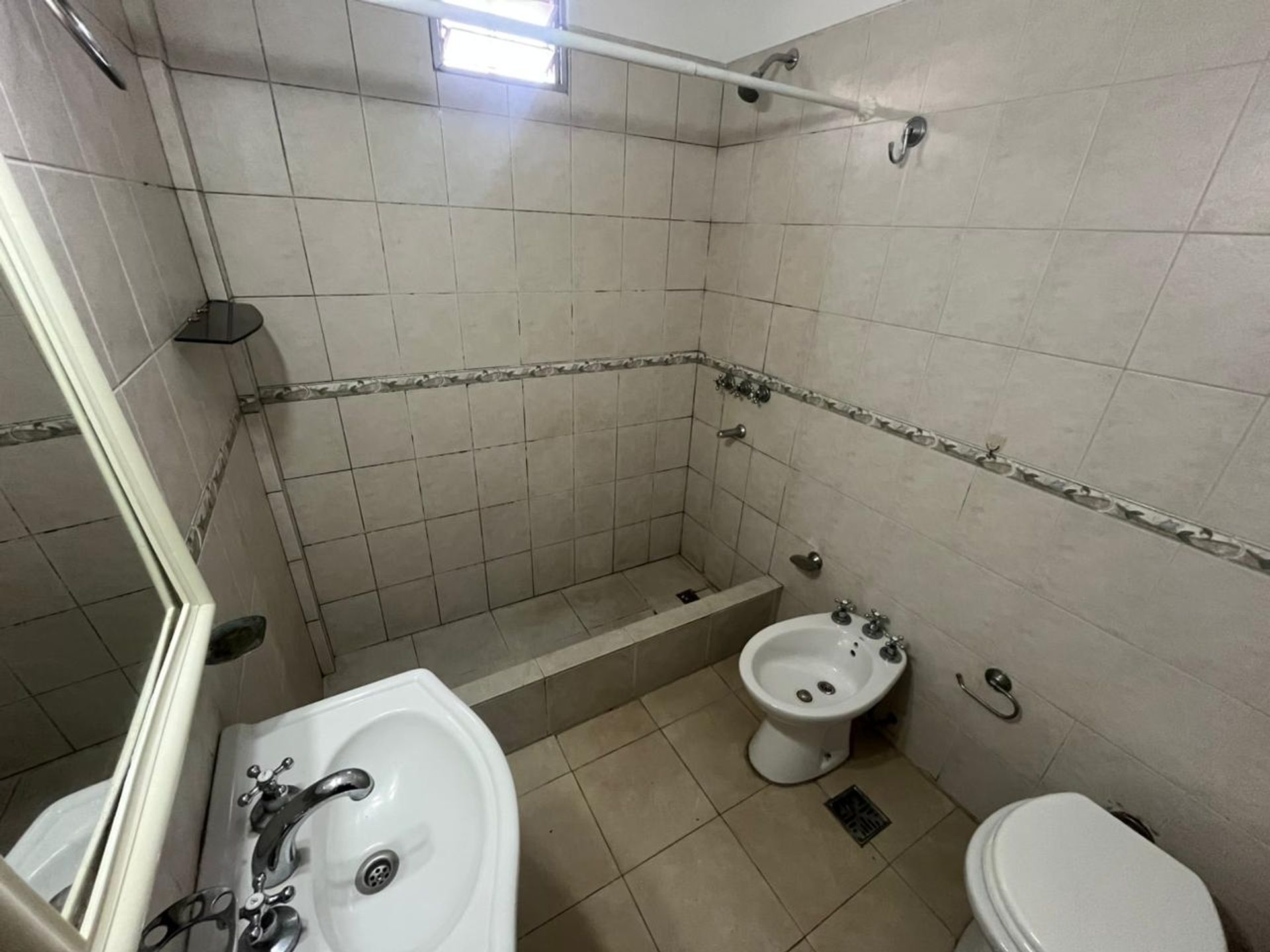 Venta 2 amb ,escritorio, balcón y cochera Martinez
