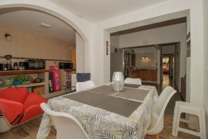 Sale of 6-Room Multifamily House in Florida