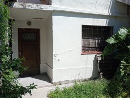 PH Lower Front Apartment, 3 rooms, Munro, for refurbishment