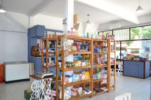 Rent Martinez corner shop Apartment features