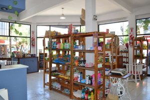 Rent Martinez corner shop Apartment features