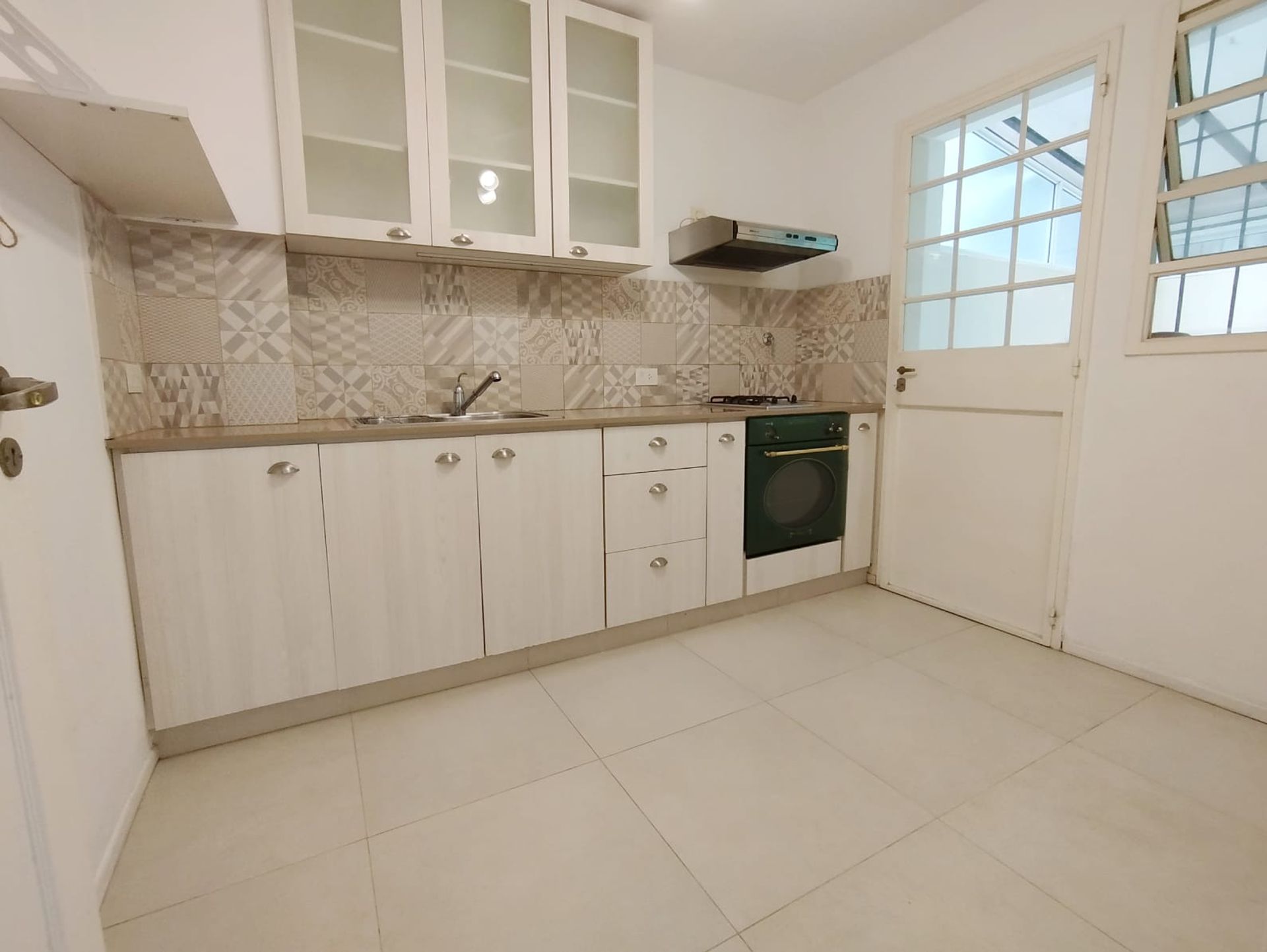 Vende Dto 3 Ambientes San Isidro C/ Patio Tipo Ph