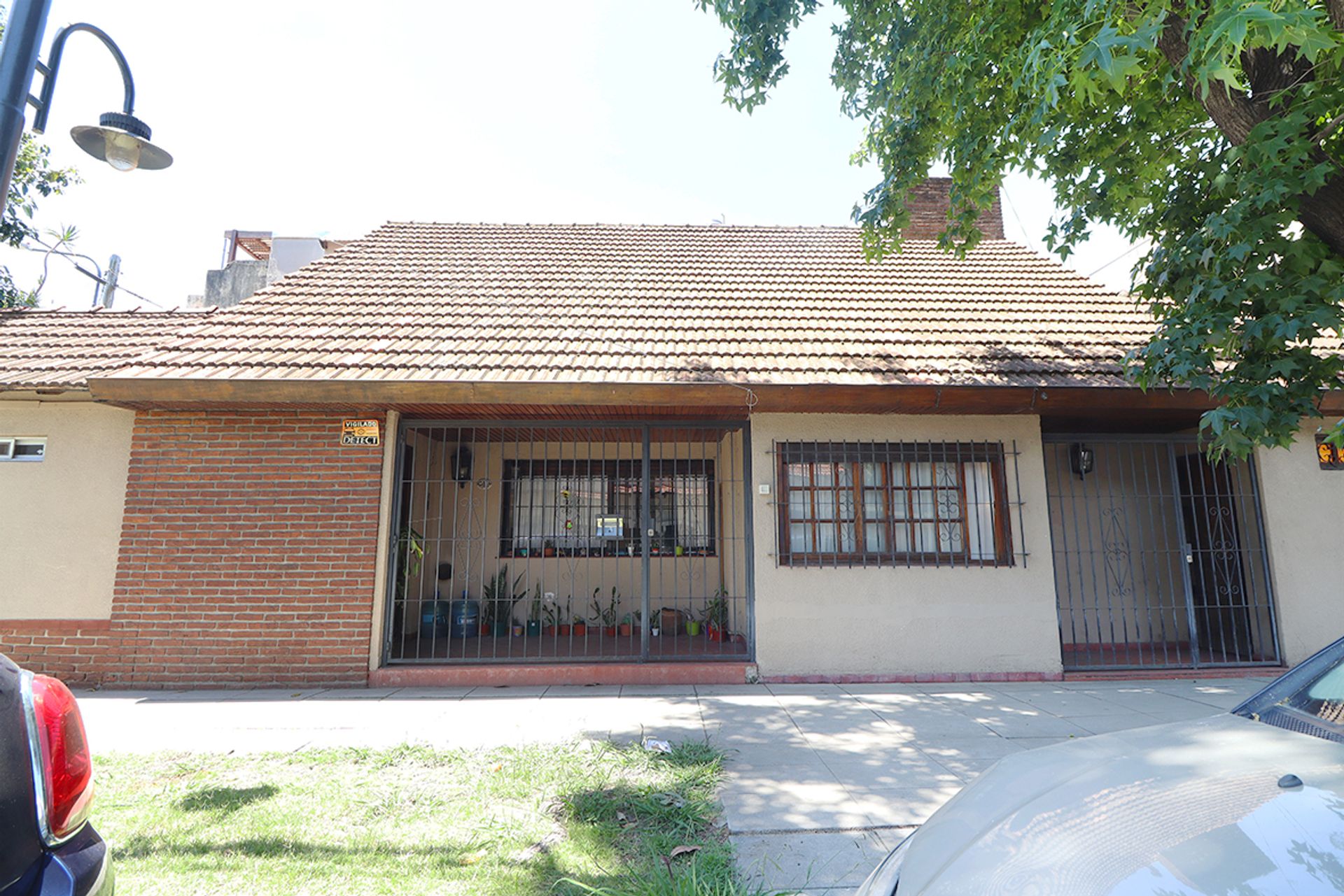 House for Sale – Private Lot, Corner, Double Garage – Munro