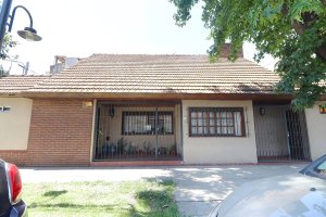 House for Sale – Private Lot, Corner, Double Garage – Munro