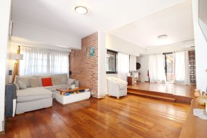 House for Sale – Private Lot, Corner, Double Garage – Munro