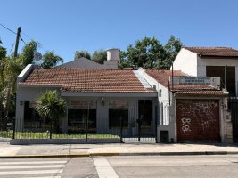 Local , Martinez , Frente A Unicenter