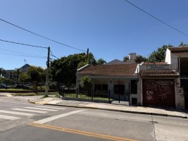 Local , Martinez , Frente A Unicenter