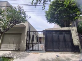 For Sale: 3-Room House with Garage and Garden, Villa Adelina