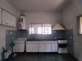 For Sale: 3-Room House with Garage and Garden, Villa Adelina