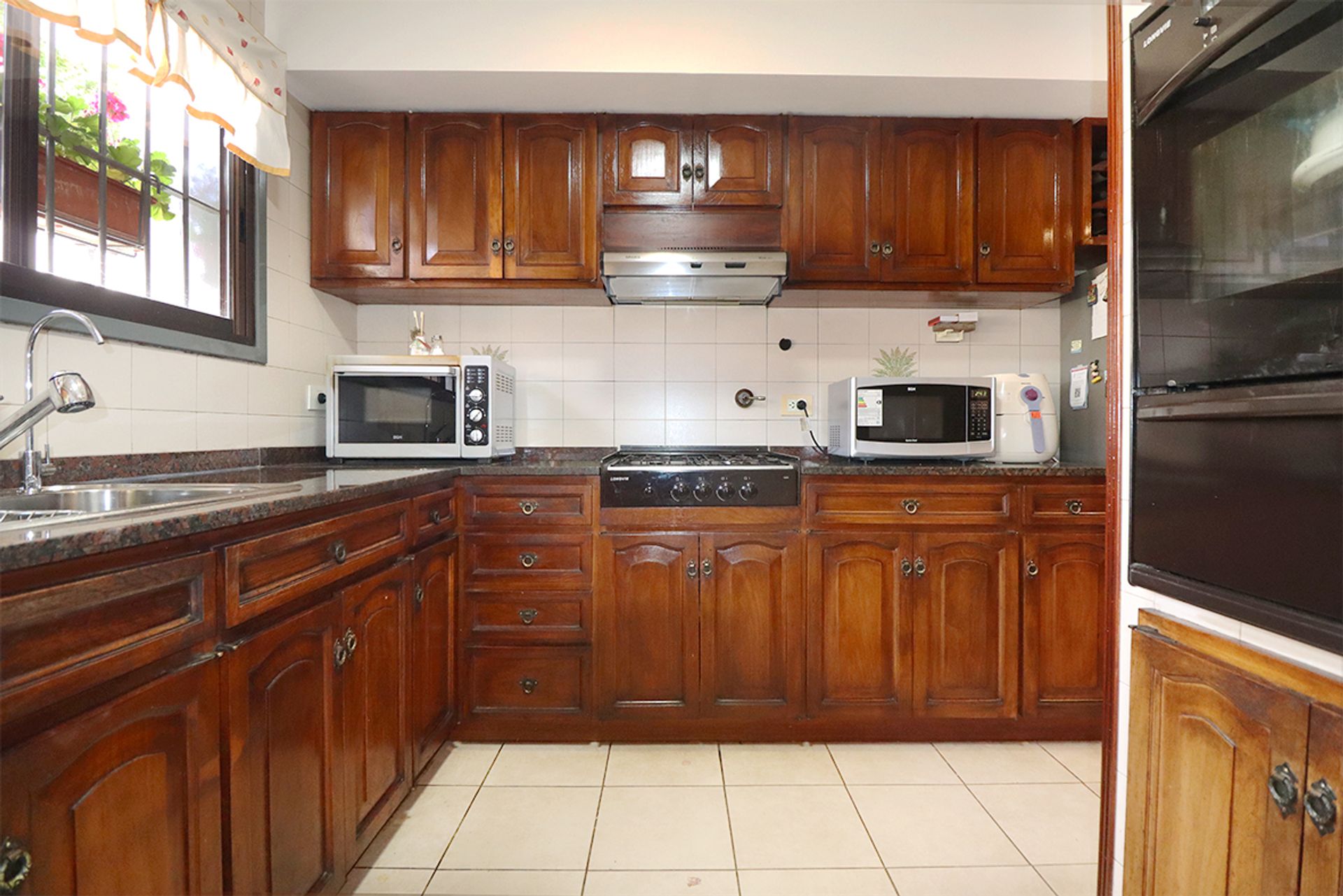 Casa 5 Ambientes En Venta Olivos Pileta Cochera