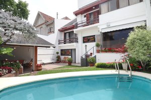 5-room house for sale, Olivos, pool, garage