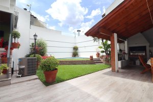 5-room house for sale, Olivos, pool, garage
