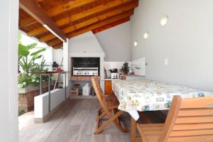 5-room house for sale, Olivos, pool, garage