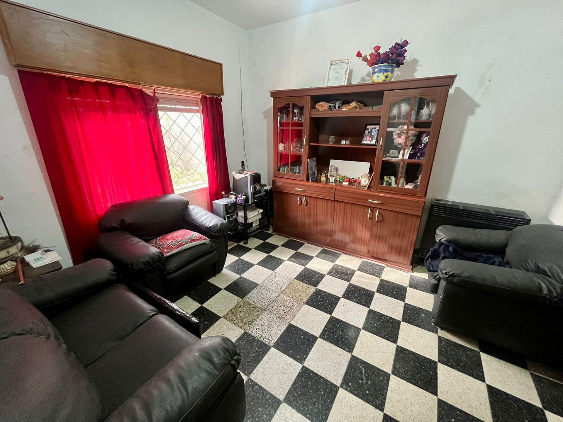 Casa multifamiliar con local
