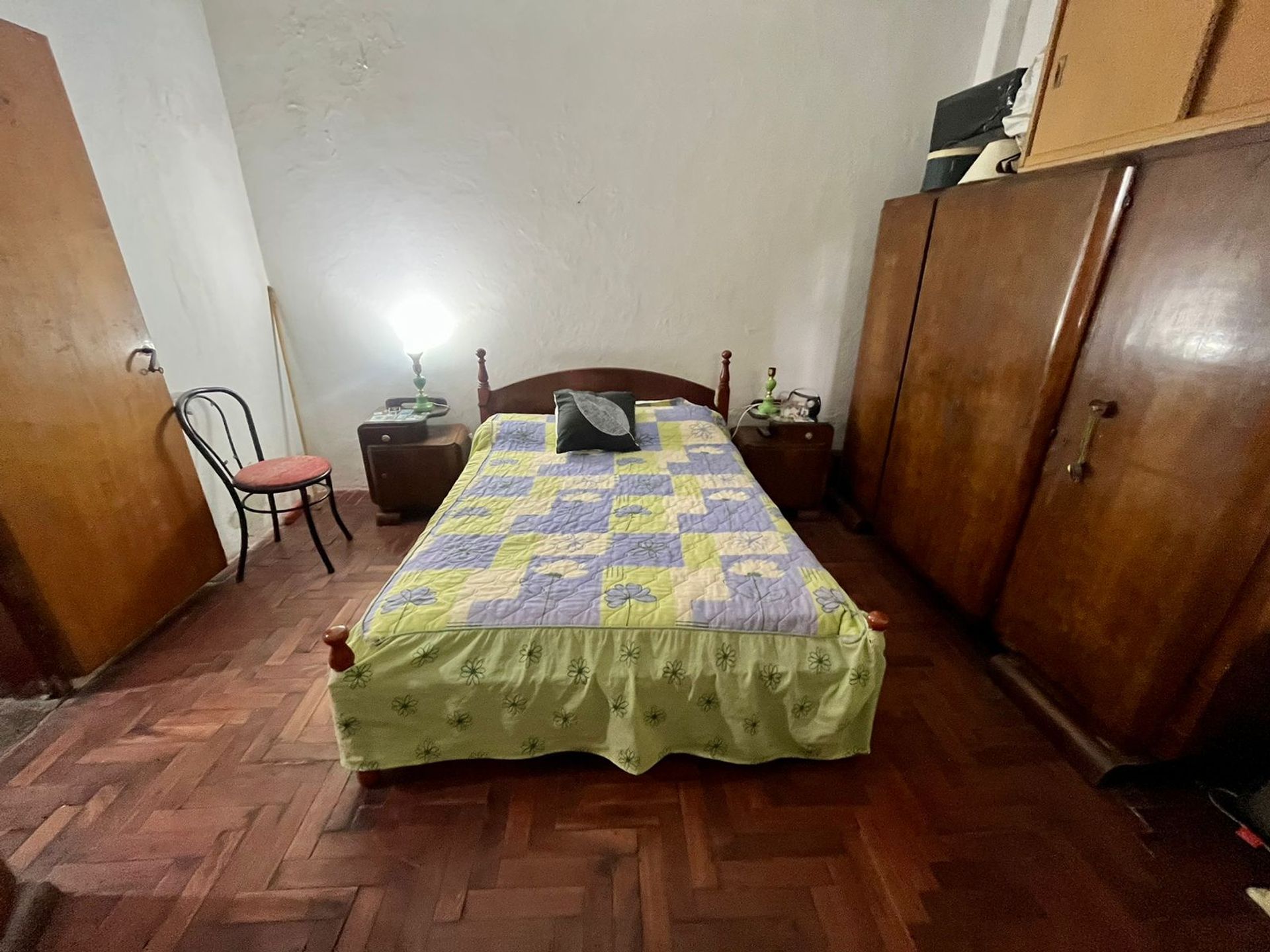 Casa multifamiliar con local