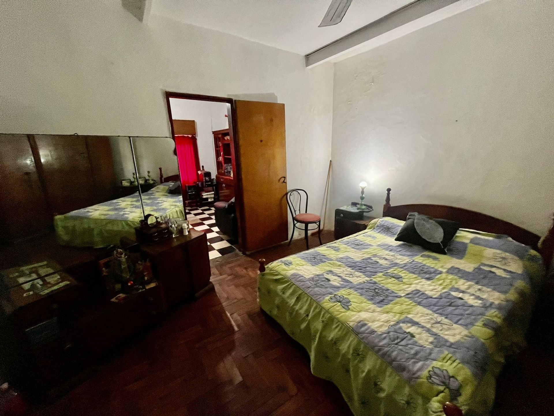 Casa multifamiliar con local