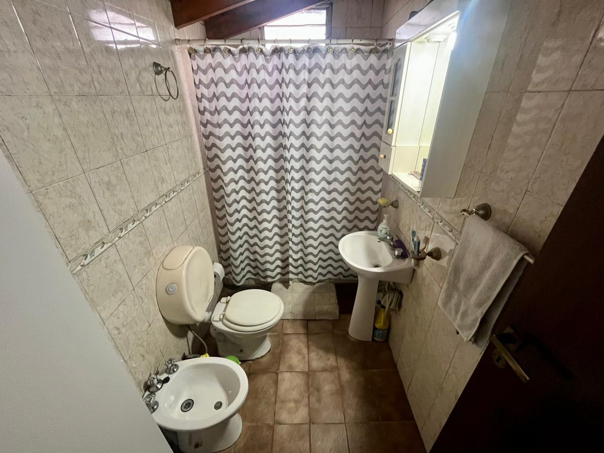 Casa multifamiliar con local