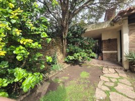 House 4 Bedrooms with Garden and Garage in Olivos