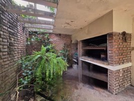 House 4 Bedrooms with Garden and Garage in Olivos