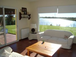Short-term house rental by the lagoon in Villanueva