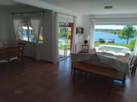 Short-term house rental by the lagoon in Villanueva