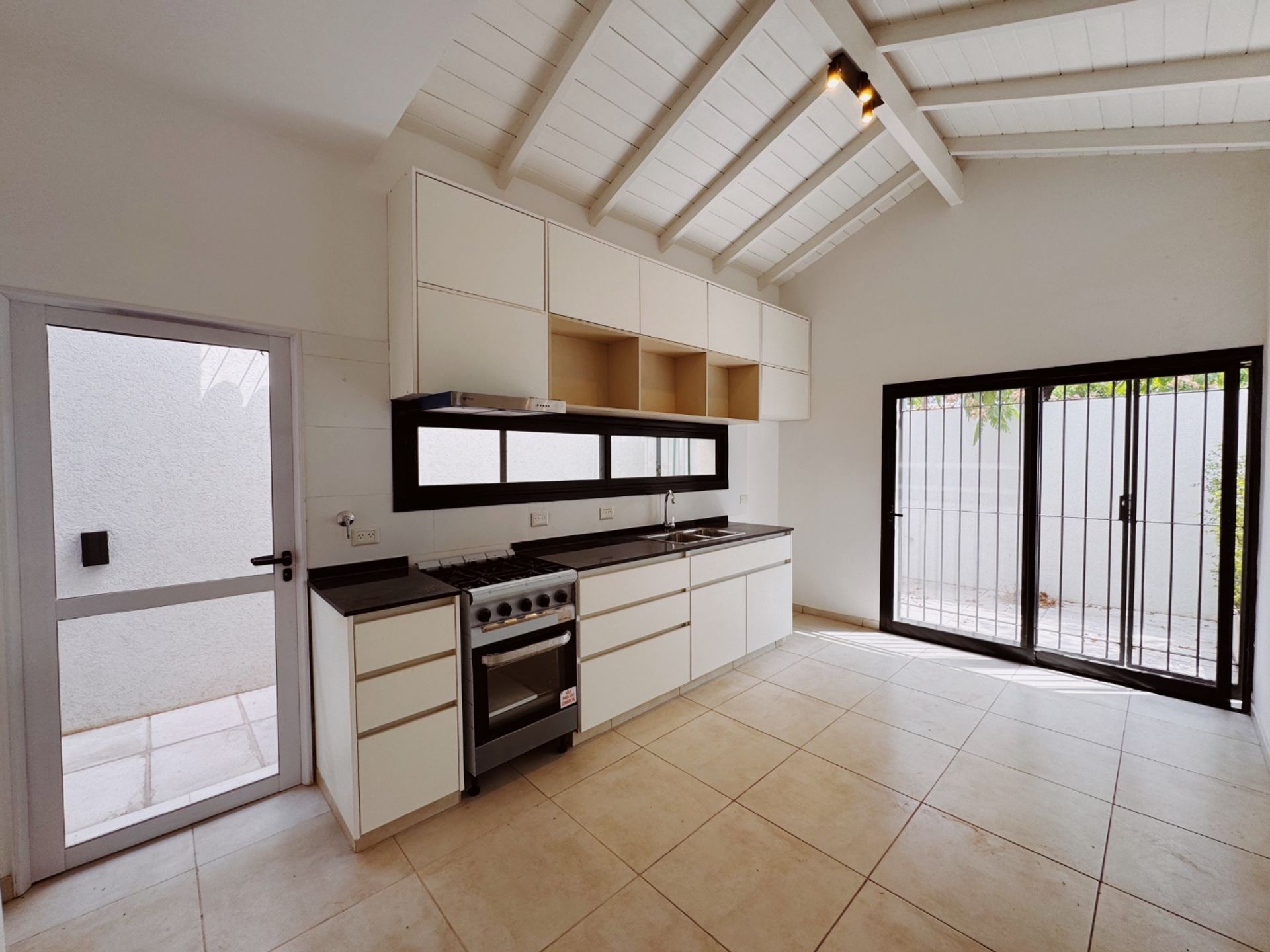Casa a estrenar en Venta 6 ambientes-Gral. Pacheco