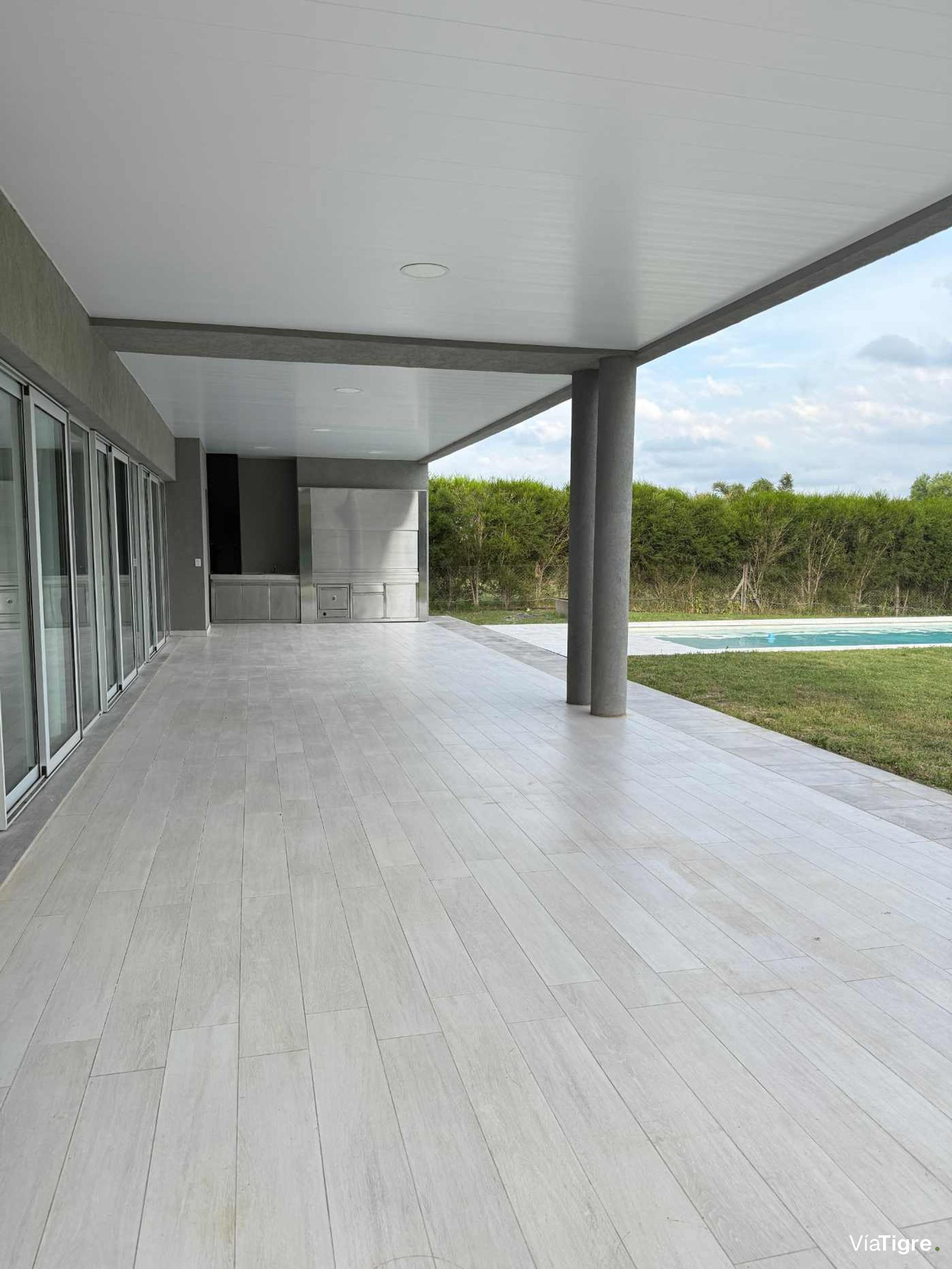 Casa en Venta al rio en Barrio Náutico San Juan