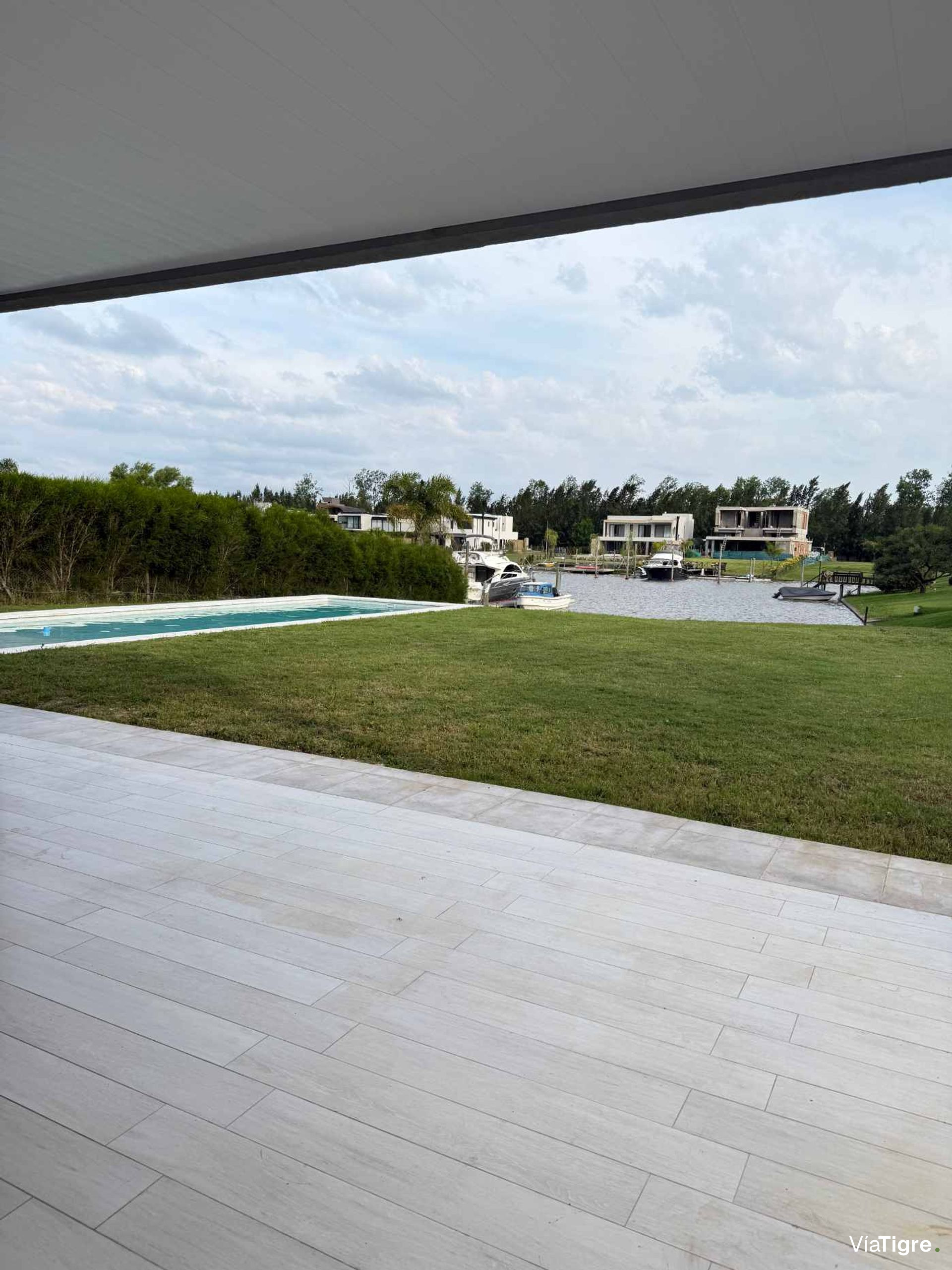 Casa en Venta al rio en Barrio Náutico San Juan