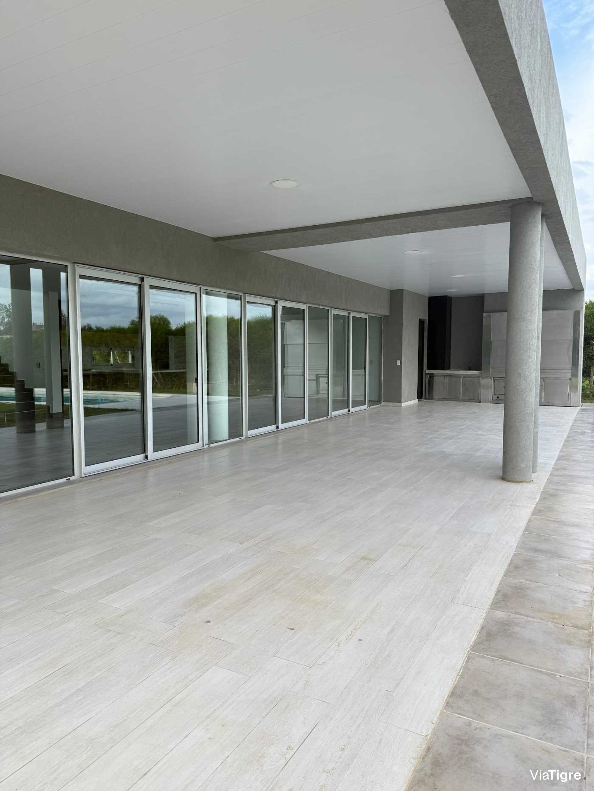 Casa en Venta al rio en Barrio Náutico San Juan