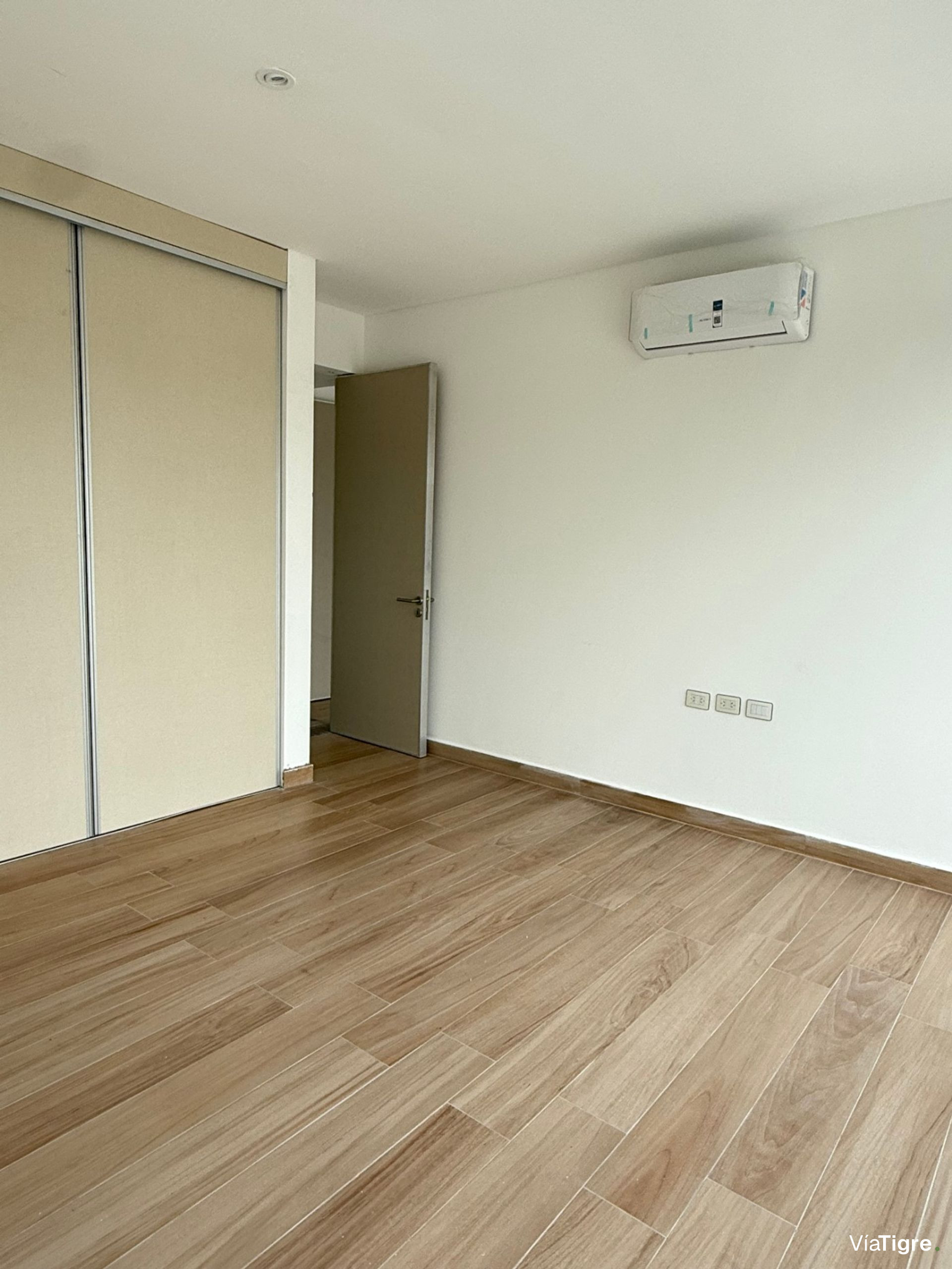Casa en Venta al rio en Barrio Náutico San Juan