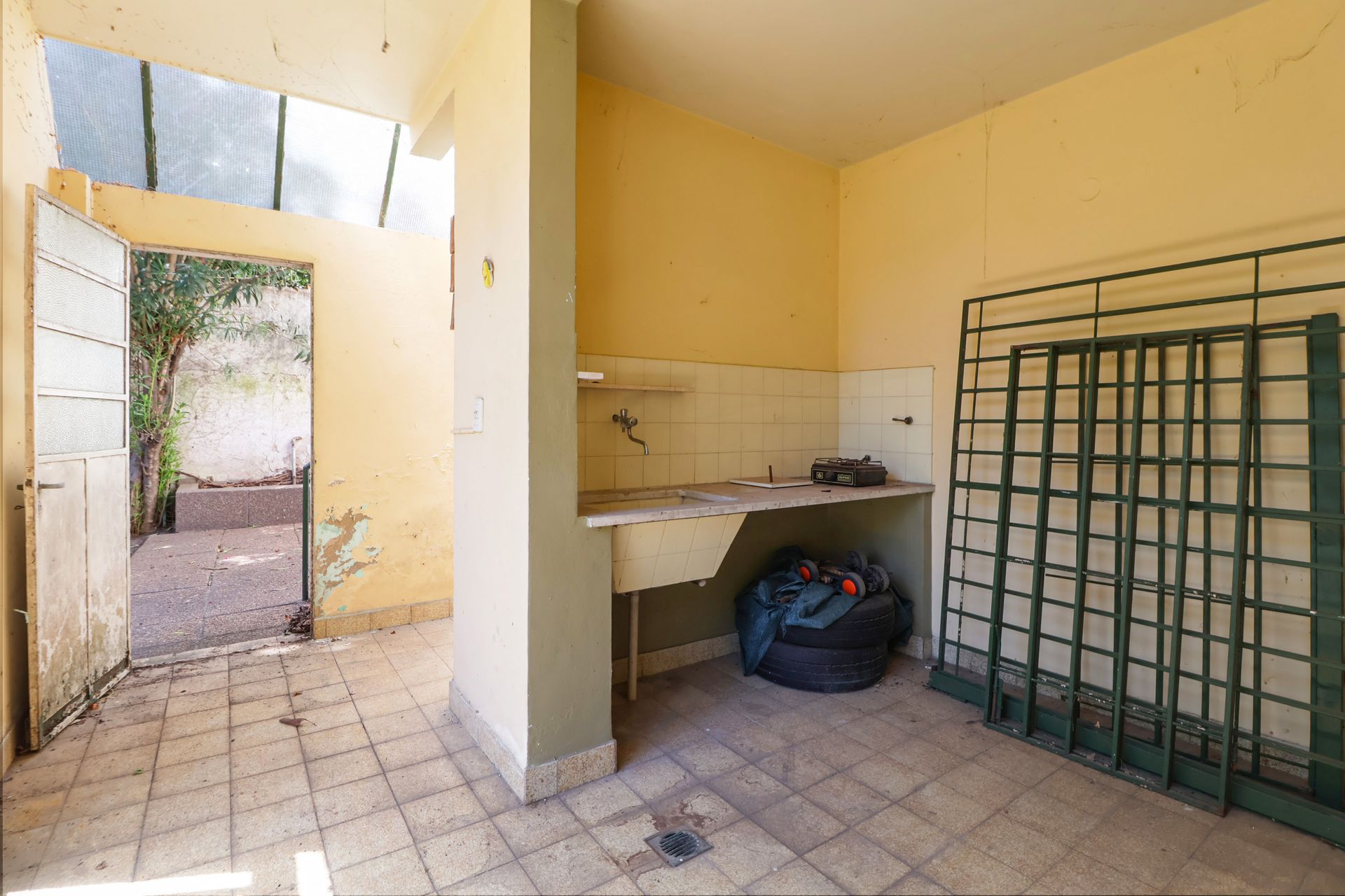 VENTA 2 LOCALES COMERCIALES Y CASA 5 amb / PARQUE