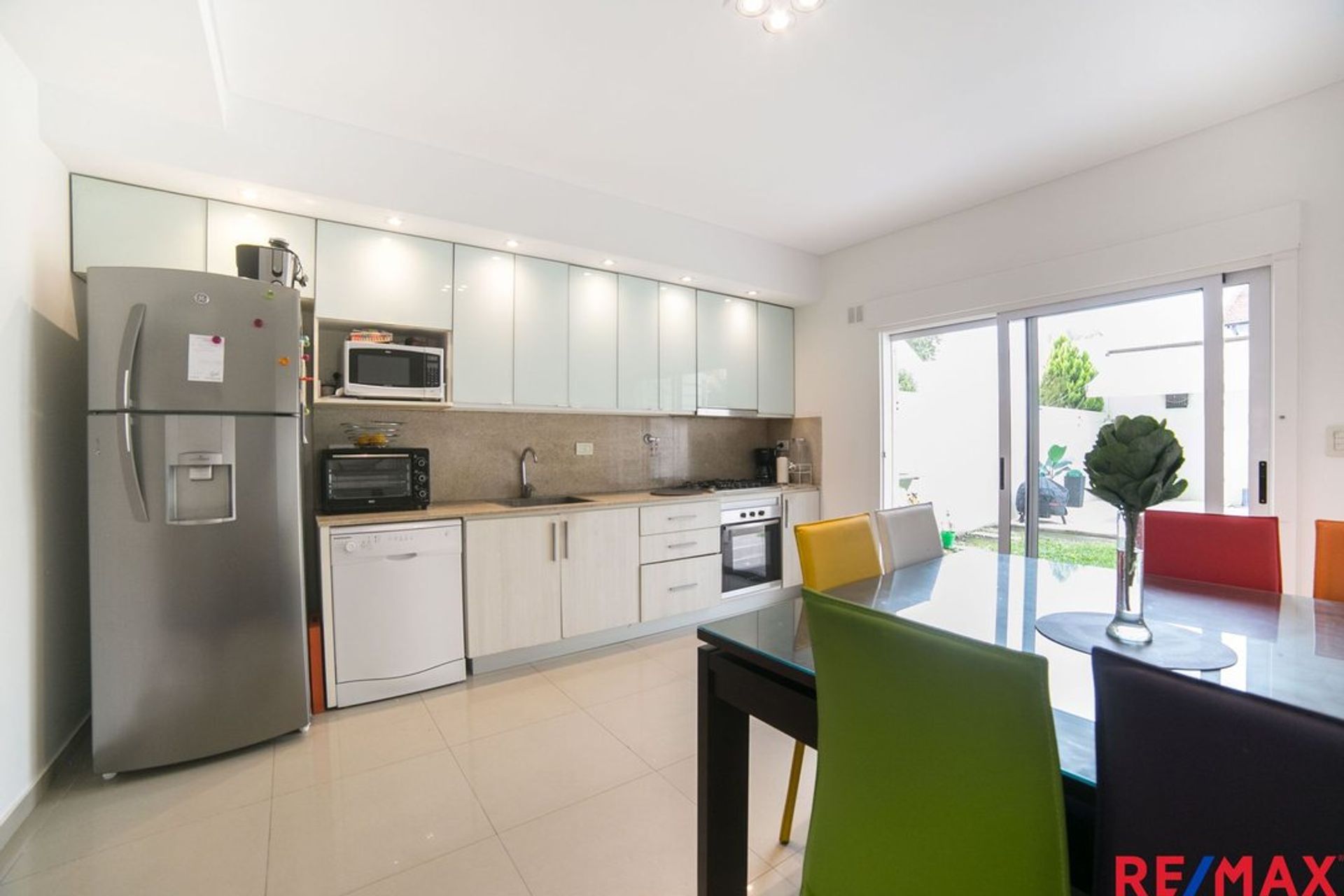 Casa tipo Triplex 5 amb. FLORIDA. Jardín y piscina